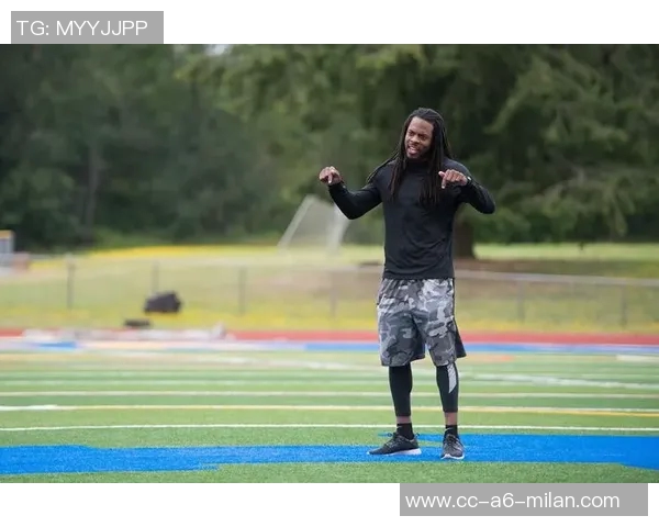 马祖拉称赞谢尔曼防守全能性提升期待他在赛场上的表现